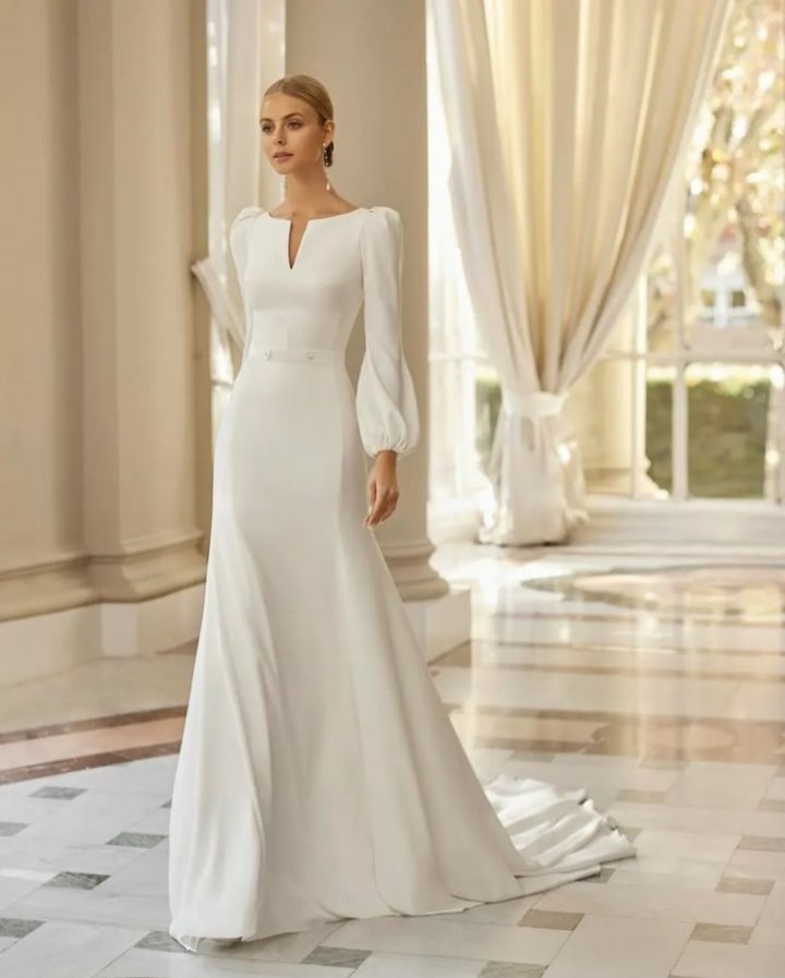 لباس سفید دنباله‌دار